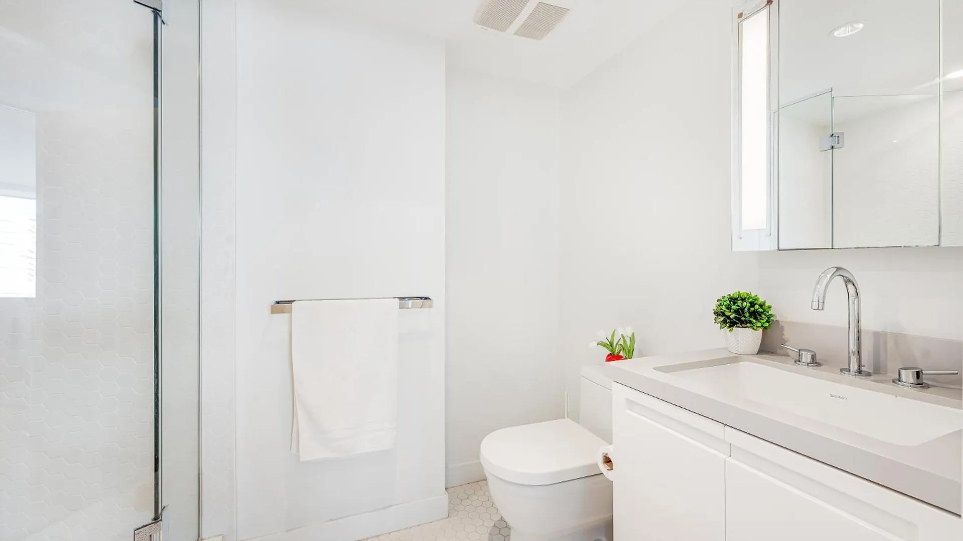 Stunning 2Br Apartment With Breathtaking City And Mountain Views Vancouver