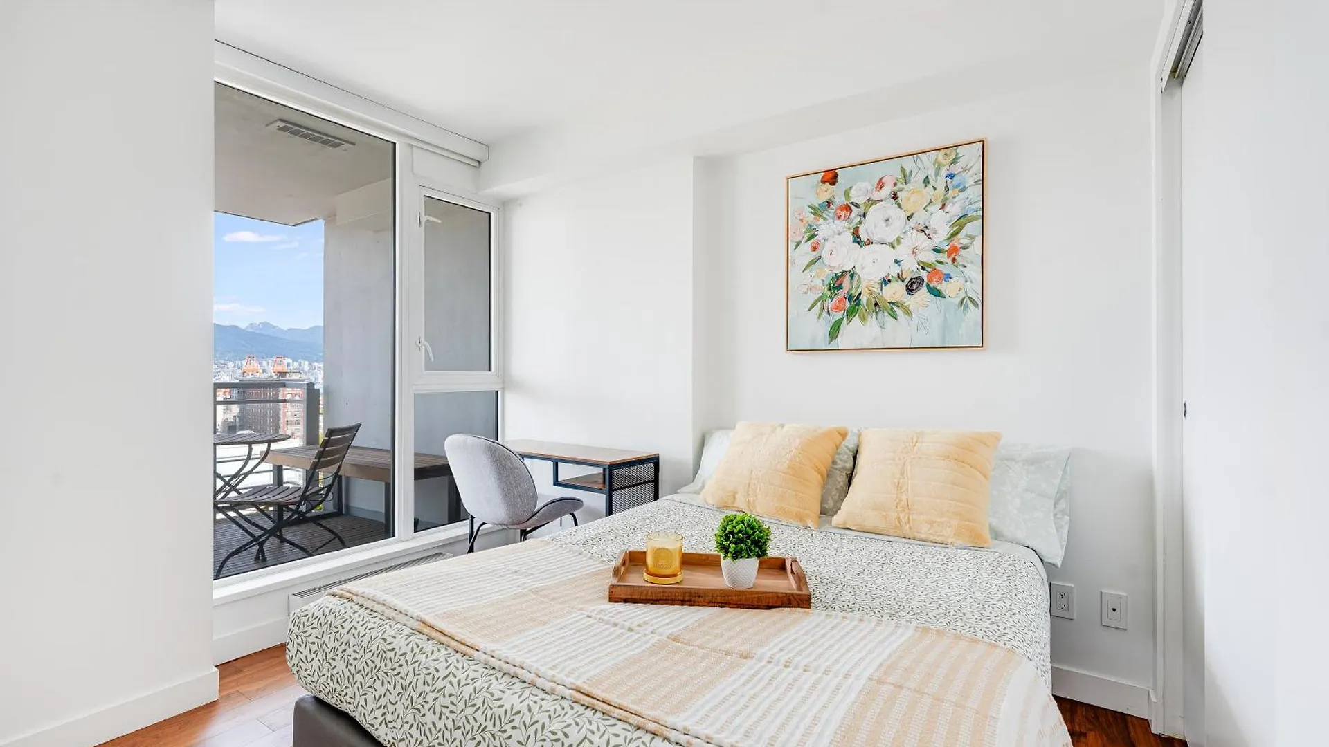 Stunning 2Br Apartment With Breathtaking City And Mountain Views Vancouver
