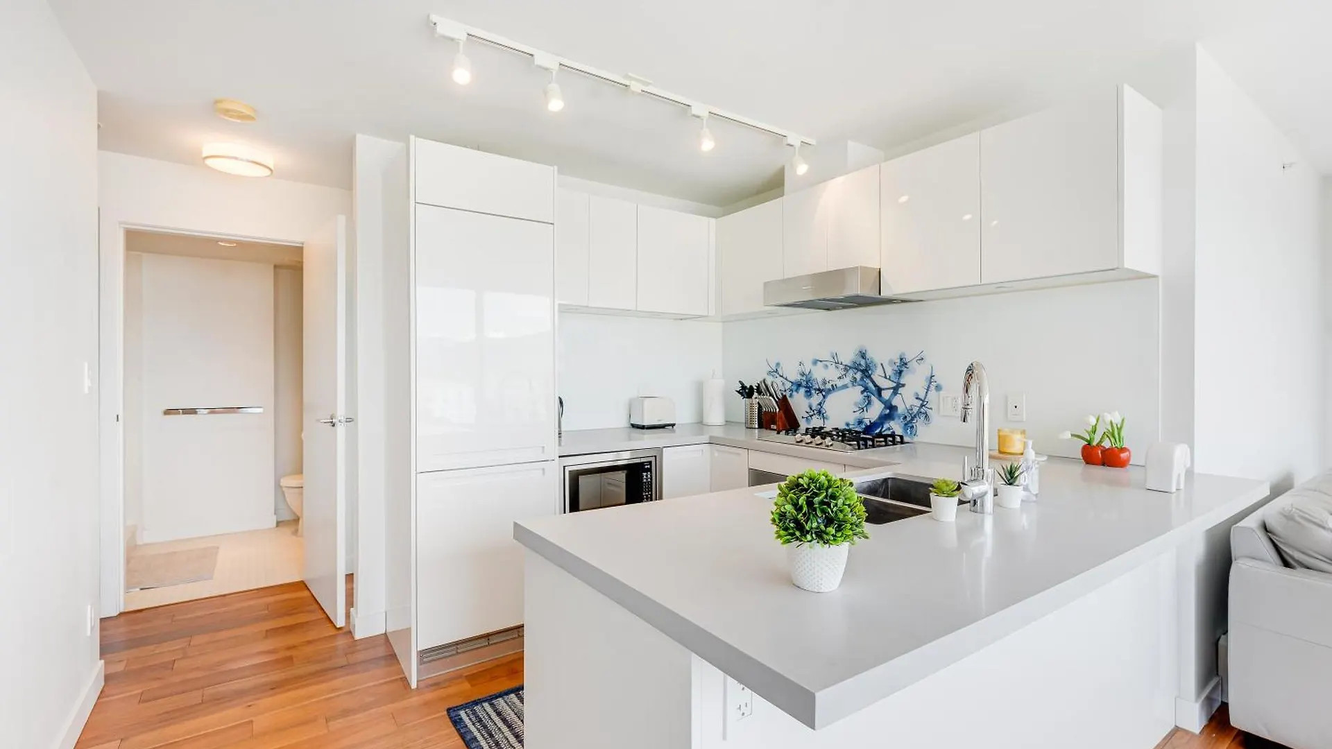 Stunning 2Br Apartment With Breathtaking City And Mountain Views Vancouver