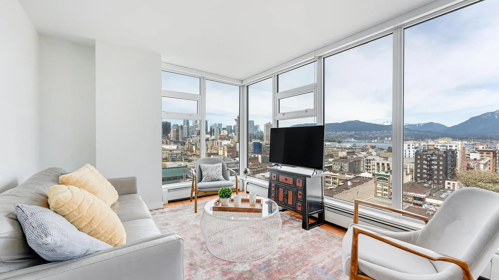 Stunning 2Br Apartment With Breathtaking City And Mountain Views Vancouver Canada